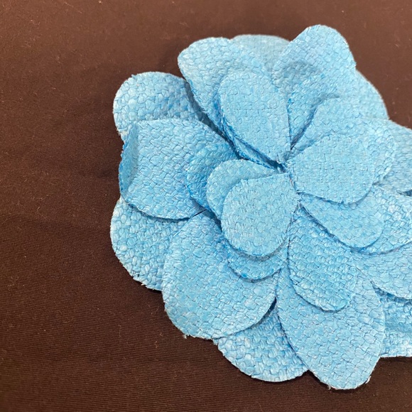Turquoise Linen Full Blossom Flower Brooch - Picture 2 of 7